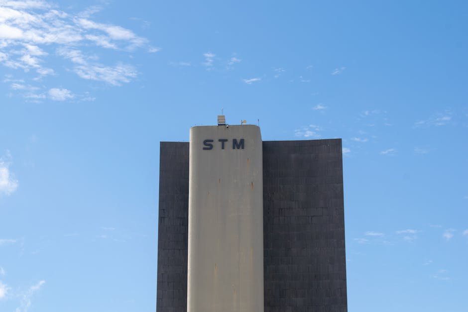 Sky view of STM building in Brasília with clear blue sky.