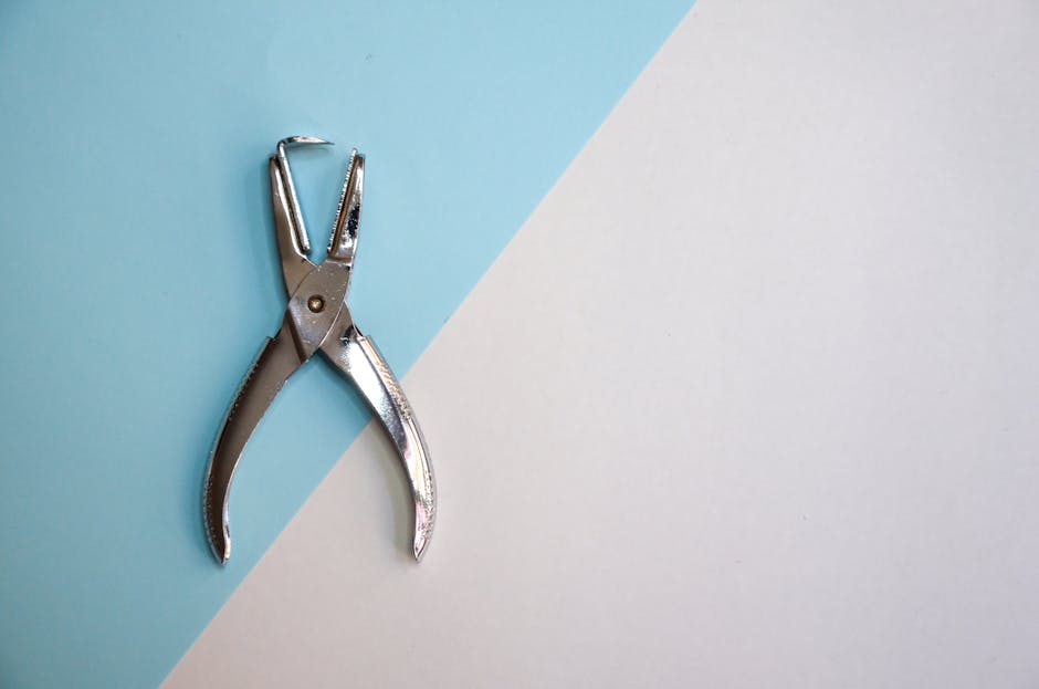 Editorial section illustration for "Какие PDF-сценарии вообще бывают: чтение, комментирование, подписание, редактирование, OCR" in context of "PDF-рутина как скрытый налог: Как выбрать инструменты для документооборота". Subject-focused composition, realistic business environment, crisp details, natural contrast, no text, no watermark, no logo, no empty background, 16:9.